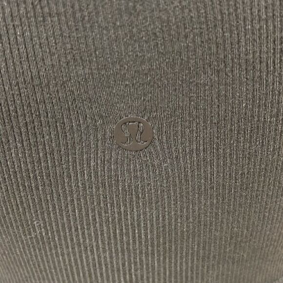 Lululemon Front Cut-Out Crop Tank, Green, Size 4 - Picture 3 of 7